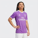Camiseta oficial del Real Madrid tercera equipación temporada 2017 2018 púrpura retro para hombre, diseño coleccionista de Tienda Hincha Futbolero, Camiseta Real Madrid retro, Real Madrid 17/18, Ropa Real Madrid vintage, Comprar camiseta Real Madrid púrpura, Real Madrid Third Kit 2018, Madridistas, Merengues, Camisetas fútbol retro, Retro Real Madrid 2018, Historia Real Madrid, Colección Madrid.