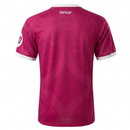 Camiseta del Real Madrid tercera equipación temporada 2026 2027 para hombre color rosa de Tienda Hincha Futbolero, Camiseta Real Madrid rosa, Tercera equipación Real Madrid 2026, Camiseta Real Madrid hombre 2027, Ropa oficial del Real Madrid original, Comprar jersey rosa del Real Madrid, Calidad premium Real Madrid hombre, Ropa de fútbol premium rosa, Jersey oficial Real Madrid LaLiga, Camiseta Real Madrid Mbappé Vinícius.