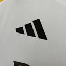Camiseta hombre Real Madrid temporada 2025 2026 primera equipación blanca parches oficiales Champions League y Foundation escudo bordado calidad 1.1 oficial, Real Madrid 2025, Camiseta Real Madrid Champions, Madrid con parches, Camiseta blanca Madrid 26, Camiseta barata Real Madrid, Calidad 1.1 Madrid, La Liga 2026, Tienda Hincha Futbolero, Hala Madrid, Bloke Core Madrid.