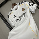 Camiseta Real Madrid Primera Equipación 25/26 Hombre + Parche La Liga - TIENDA HINCHA FUTBOLERO