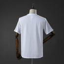 Camiseta hombre Real Madrid línea Terrace Icons temporada 2026 2027 color blanco diseño lifestyle urbano escudo bordado calidad 1.1 oficial, Real Madrid 2026, Real Madrid Terrace Icons, Camiseta Real Madrid blanca, Bloke Core Madrid, Camiseta barata Real Madrid, Calidad 1.1 Real Madrid, Moda fútbol 2026, Tienda Hincha Futbolero, Real Madrid Lifestyle Jersey.