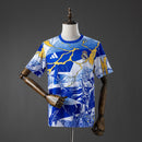 Camiseta hombre Real Madrid colaboración Marvel temporada 2025 2026 color azul y blanca escudo bordado detalles heroicos calidad 1.1 oficial, Real Madrid Marvel, Camiseta Real Madrid 2026, Camiseta Real Madrid azul y blanca, Real Madrid x Marvel, Camiseta barata Real Madrid, Calidad 1.1 Real Madrid, Edición Especial Real Madrid, Tienda Hincha Futbolero, Bloke Core Madrid.