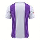 Camiseta oficial del Real Valladolid edición especial temporada 2025 2026 para hombre color blanca y púrpura de Tienda Hincha Futbolero, Camiseta Real Valladolid edición especial, Camiseta Real Valladolid blanca y púrpura, Jersey Real Valladolid 2025, Ropa oficial Real Valladolid hombre, Comprar Real Valladolid oficial, Calidad premium Real Valladolid, Ropa fútbol LaLiga, Camiseta Pucela 2026, Uniforme Real Valladolid edición especial.