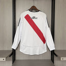 Camiseta hombre retro River Plate primera equipación blanca con banda roja manga larga temporada 2006 2007 calidad 1.1 oficial, River Plate retro 2006, Camiseta River manga larga, Camiseta antigua River Plate, Jersey River vintage 06/07, Calidad 1.1 River, Tienda Hincha Futbolero, Fútbol Argentino clásico, Bloke Core River, Regalo fútbol hombre River, Camiseta Ortega River retro.