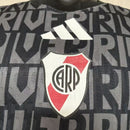Camiseta River Plate Pre-Partido 26/27 Versión Jugador - TIENDA HINCHA FUTBOLERO