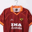 Camiseta AS Roma Primera Equipación 1999/00 Hombre Retro Oficial Diadora Totti - AS Roma, Roma, Giallorossi, Stadio Olimpico, Serie A, Italian Football, Diadora, Totti, Francesco Totti, Batistuta, Gabriel Batistuta, Montella, Cafú, 1999, 2000, Retro, Vintage, Camiseta Clásica, Primera Equipación, Home Kit, Roja, Red, Amarilla, Yellow, Ina Assitalia, Hombre, Men, Camiseta de Hombre, Tienda Hincha Futbolero, Fútbol Italiano