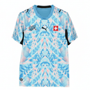 Camiseta Suiza segunda equipación 2026 2027 hombre blanca visitante versión hincha calidad 1.1 premium Tienda Hincha Futbolero Switzerland Away Jersey, Camiseta Suiza 2026, Switzerland Away Jersey, Camiseta blanca Suiza, Equipación Suiza hombre, Comprar jersey Suiza 2026, Calidad 1.1 premium, SFV oficial, Jersey Suiza mundial 2026, Ropa de fútbol Suiza.