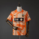 Camiseta hombre Valencia CF retro naranja tipo polo temporada 2025 2026 edición especial calidad 1.1 oficial, Valencia CF Retro, Camiseta Valencia 25/26, Valencia Polo Naranja, Ropa barata Valencia CF, Calidad 1.1 Mestalla, Tienda Hincha Futbolero, Murciélago, Bloke Core España, Camisetas de fútbol clásicas 2026, Regalo fútbol Valencia.