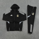 Chándal hombre conjunto Selección Argentina temporada 2025 2026 chaqueta cortaviento y pantalón negro oficial 3 estrellas fútbol técnica transpirable mundial.