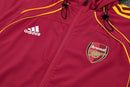 Chándal hombre Arsenal FC temporada 2025 2026 chaqueta cortaviento y pantalón color bordó entrenamiento calidad 1.1 premium oficial gunners. Arsenal 2025, Chándal Arsenal bordó, Cortaviento Arsenal, Ropa Arsenal barata, Entrenamiento Arsenal 25/26, Calidad 1.1 Arsenal, Premier League Gear, Tienda Hincha Futbolero, Arsenal Burgundy Tracksuit.