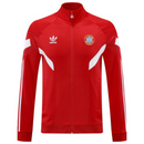 Chándal FC Bayern Munich, Chándal Adidas FC Bayern Munich, Ropa deportiva Bayern Munich, Chándal de fútbol Bayern Munich, Chándal rojo Bayern Munich, Chándal Adidas AEROREADY, Chándal Adidas Bayern Munich, Ropa de fútbol Bayern Munich, Chándal deportivo Bayern Munich, Chándal Adidas Bayern Munich rojo.