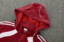 Chándal hombre Bayern Munich temporada 2025 2026 chaqueta cortaviento bordó y pantalón negro entrenamiento calidad 1.1 premium oficial bávaro.Bayern Munich 2025, Chándal Bayern bordó, Cortaviento Bayern negro, Ropa Bayern barata, Entrenamiento Bayern 25/26, Calidad 1.1 Bayern Munich, Bundesliga Gear, Tienda Hincha Futbolero, Bayern Munich Burgundy Tracksuit.