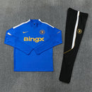 Tienda Hincha Futbolero, Chelsea 26/27, Chándal entrenamiento Chelsea, Chelsea azul y negro, Sudadera Chelsea, Pantalón entrenamiento Chelsea, Training tracksuit Chelsea, Comprar chándal Chelsea oficial, Ropa de fútbol, Chelsea FC, Tienda fútbol online, Premier League.