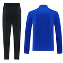 Chándal Chelsea FC 26/27 Chaqueta y Pantalón - Chelsea FC, Chelsea, Blues, Stamford Bridge, Premier League, London Football, English Football, Tracksuit, Chandal de Futbol, Conjunto Deportivo, Chaqueta Azul, Pantalon Negro, Two Tone Tracksuit, Bicolor, Entrenamiento, Paseo, Hombre, Men, Chandal de Hombre, 2026, 2027, Tienda Hincha Futbolero