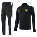 Chándal Chelsea FC 26/27 Chaqueta y Pantalón Negro - Chelsea FC, Chelsea, Blues, Stamford Bridge, Premier League, London Football, English Football, Tracksuit, Chandal de Futbol, Conjunto Deportivo, Chaqueta Negra, Pantalon Negro, Black Tracksuit, Entrenamiento, Paseo, Hombre, Men, Chandal de Hombre, 2026, 2027, Tienda Hincha Futbolero