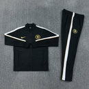 Chándal Chelsea FC 26/27 Chaqueta y Pantalón Negro - Chelsea FC, Chelsea, Blues, Stamford Bridge, Premier League, London Football, English Football, Tracksuit, Chandal de Futbol, Conjunto Deportivo, Chaqueta Negra, Pantalon Negro, Black Tracksuit, Entrenamiento, Paseo, Hombre, Men, Chandal de Hombre, 2026, 2027, Tienda Hincha Futbolero