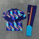 Tienda Hincha Futbolero, España 26/27, Chándal calentamiento España, España azul, RFEF, La Roja, Ropa oficial España, Comprar chándal España, Equipación calentamiento España, Sudadera España, Pantalón España, Tienda fútbol online, Fútbol internacional, Selección española.