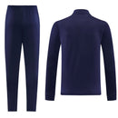 Chándal FC Barcelona 26/27 Chaqueta y Pantalón - FC Barcelona, Barca, Blaugrana, Camp Nou, LaLiga, Champions League, Football Tracksuit, Chandal de Futbol, Conjunto Deportivo, Chaqueta Azul Marino, Pantalon Azul Marino, Navy Blue Tracksuit, Entrenamiento, Paseo, Hombre, Men, Chandal de Hombre, 2026, 2027, Tienda Hincha Futbolero