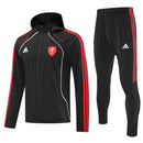 Chándal hombre Liverpool FC temporada 2025 2026 chaqueta cortaviento y pantalón negro entrenamiento calidad 1.1 premium oficial reds. Liverpool 2025, Chándal Liverpool negro, Cortaviento Liverpool, Ropa Reds barata, Entrenamiento Liverpool 25/26, Calidad 1.1 Liverpool, Premier League Gear, Tienda Hincha Futbolero, Liverpool Black Tracksuit.