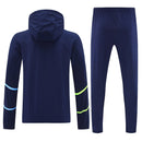 Chándal hombre Manchester City temporada 2025 2026 chaqueta cortaviento y pantalón azul marino entrenamiento calidad 1.1 premium oficial cityzen. Manchester City 2025, Chándal City azul marino, Cortaviento Man City, Ropa Cityzens barata, Entrenamiento City 25/26, Calidad 1.1 Man City, Premier League Gear, Tienda Hincha Futbolero, Manchester City Navy Tracksuit.
