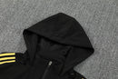 Chándal hombre Manchester United temporada 2025 2026 chaqueta cortaviento y pantalón negro entrenamiento calidad 1.1 premium oficial red devils. Chándal hombre Manchester United temporada 2025 2026 chaqueta cortaviento y pantalón negro entrenamiento calidad 1.1 premium oficial red devils.