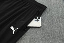 Chándal hombre Olympique de Marseille temporada 2025 2026 chaqueta cortaviento y pantalón negro entrenamiento calidad 1.1 premium oficial OM. Marsella 2025, Chándal Marsella negro, Cortaviento Marseille, Ropa OM barata, Entrenamiento Marsella 25/26, Calidad 1.1 Marseille, Ligue 1 Gear, Tienda Hincha Futbolero, Olympique Marseille Black Tracksuit.
