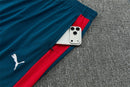 Tienda Hincha Futbolero, Portugal 26/27, Chándal entrenamiento Portugal, Portugal rojo y verde, Training tracksuit Portugal, Selección portuguesa, Ropa oficial Portugal, Comprar chándal Portugal, Equipación entrenamiento Portugal, Sudadera roja Portugal, Tienda fútbol online, Fútbol internacional, A Seleção das Quinas.