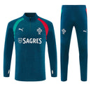 Tienda Hincha Futbolero, Portugal 26/27, Chándal entrenamiento Portugal, Portugal verde, Training tracksuit Portugal, Selección portuguesa, Ropa oficial Portugal, Comprar chándal Portugal, Equipación entrenamiento Portugal, Sudadera Portugal, Tienda fútbol online, Fútbol internacional, A Seleção das Quinas.
