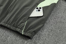 Chándal hombre Real Madrid temporada 2025 2026 chaqueta cortaviento y pantalón gris entrenamiento calidad 1.1 premium oficial madridista. Real Madrid 2025, Chándal Real Madrid gris, Cortaviento Madrid gris, Ropa Real Madrid barata, Entrenamiento Madrid 25/26, Calidad 1.1 Real Madrid, La Liga Gear, Tienda Hincha Futbolero, Real Madrid Grey Tracksuit.
