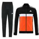Chándal hombre Adidas entrenamiento chaqueta y pantalón largo negro con detalles naranja calidad 1.1 oficial, Adidas 2026, Chándal Adidas negro, Chaqueta Adidas naranja, Pantalón Adidas negro, Ropa deportiva barata, Calidad 1.1 Adidas, Moda deportiva 2026, Tienda Hincha Futbolero, Adidas Training, Bloke Core.