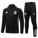 Chándal hombre conjunto Selección Argentina temporada 2025 2026 chaqueta y pantalón oficial 3 estrellas fútbol técnica transpirable mundial.