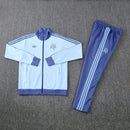 Chándal hombre selección Argentina chaqueta y pantalón azul temporada 2025 2026 calidad 1.1 oficial tres estrellas, Chándal Argentina 2025, Conjunto Argentina azul, Ropa de paseo Argentina, Chándal Messi 25/26, Calidad 1.1 Albiceleste, Tienda Hincha Futbolero, Entrenamiento fútbol Argentina, Bloke Core 2026, Chándal Argentina barato, Regalo fútbol hombre Argentina.