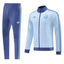 Chándal hombre selección Argentina chaqueta y pantalón azul temporada 2025 2026 calidad 1.1 oficial tres estrellas, Chándal Argentina 2025, Conjunto Argentina azul, Ropa de paseo Argentina, Chándal Messi 25/26, Calidad 1.1 Albiceleste, Tienda Hincha Futbolero, Entrenamiento fútbol Argentina, Bloke Core 2026, Chándal Argentina barato, Regalo fútbol hombre Argentina.