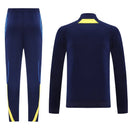Chándal oficial del Boca Juniors temporada 2025 2026 conjunto de chaqueta y pantalón azul marino para hombre de Tienda Hincha Futbolero, Chándal Boca Juniors, Boca Juniors 2025/26, Conjunto entrenamiento Boca, Ropa oficial Boca Juniors, Chaqueta y pantalón Boca Juniors, Boca azul marino, Comprar chándal Boca hombre, Calidad premium Boca, Ropa deportiva La Bombonera.