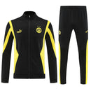 Chándal hombre Borussia Dortmund temporada 2025 2026 sudadera sin capucha y pantalón negro detalles amarillos entrenamiento calidad 1.1 premium oficial BVB Borussia Dortmund 2025, Chándal BVB negro, Sudadera Dortmund amarilla, Ropa BVB barata, Entrenamiento Dortmund 25/26, Calidad 1.1 BVB, Bundesliga Gear, Tienda Hincha Futbolero, BVB Tracksuit 25/26.