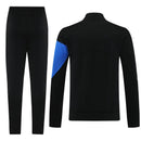 Chándal oficial del Chelsea FC temporada 2025 2026 conjunto chaqueta y pantalón negro para hombre de Tienda Hincha Futbolero, Chándal Chelsea, Chelsea 2025/26, Ropa entrenamiento Chelsea, Conjunto Chelsea hombre, Comprar chándal Chelsea oficial, Chelsea FC negro, Calidad premium Chelsea, Premier League chándal, Chelsea 2026.