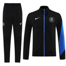 Chándal oficial del Chelsea FC temporada 2025 2026 conjunto chaqueta y pantalón negro para hombre de Tienda Hincha Futbolero, Chándal Chelsea, Chelsea 2025/26, Ropa entrenamiento Chelsea, Conjunto Chelsea hombre, Comprar chándal Chelsea oficial, Chelsea FC negro, Calidad premium Chelsea, Premier League chándal, Chelsea 2026.