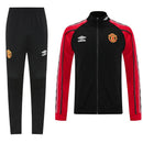 Chándal hombre Manchester United temporada 2025 2026 chaqueta negra con mangas rojas y pantalón largo negro calidad 1.1 oficial, Manchester United 2025, Chándal Manchester negro rojo, Conjunto United 25/26, Chaqueta roja y negra Manchester, Ropa barata United, Calidad 1.1 Manchester, Moda deportiva 2026, Tienda Hincha Futbolero, GGMU, Bloke Core Manchester.