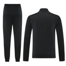 Chándal hombre Manchester United temporada 2025 2026 chaqueta y pantalón largo color negro calidad 1.1 oficial, Manchester United 2025, Chándal Manchester negro, Conjunto United 25/26, Chaqueta Manchester United, Ropa barata United, Calidad 1.1 Manchester, Moda deportiva 2026, Tienda Hincha Futbolero, GGMU, Bloke Core Manchester.