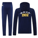 Chándal hombre completo Real Madrid chaqueta con capucha y pantalón azul marino temporada 2025 2026 calidad 1.1 oficial, Chándal Real Madrid 2025, Conjunto Real Madrid azul marino, Chaqueta capucha Real Madrid, Pantalón entrenamiento Real Madrid, Calidad 1.1 Madrid, Tienda Hincha Futbolero, Ropa fútbol invierno, Bloke Core Madrid, Regalo hombre Real Madrid, Tracksuit Real Madrid 25/26.