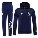 Chándal hombre completo Real Madrid chaqueta con capucha y pantalón azul marino temporada 2025 2026 calidad 1.1 oficial, Chándal Real Madrid 2025, Conjunto Real Madrid azul marino, Chaqueta capucha Real Madrid, Pantalón entrenamiento Real Madrid, Calidad 1.1 Madrid, Tienda Hincha Futbolero, Ropa fútbol invierno, Bloke Core Madrid, Regalo hombre Real Madrid, Tracksuit Real Madrid 25/26.