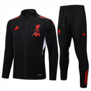 Chándal hombre Liverpool FC temporada 2025 2026 conjunto oficial chaqueta y pantalón negro fútbol técnica transpirable Reds Anfield.