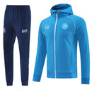 Napoli 2025, Chándal Napoli azul, Conjunto Napoli con capucha, Ropa Napoli barata, Entrenamiento Napoli 25/26, Calidad 1.1 Napoli, Serie A Gear, Tienda Hincha Futbolero, Napoli Navy Tracksuit.