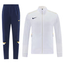 Nike 2026, Chándal Nike blanco y marino, Conjunto Nike hombre, Sudadera Nike blanca, Pantalón Nike marino, Ropa Nike barata, Calidad 1.1 Nike, Regalo deporte hombre, Tienda Hincha Futbolero, Nike Streetwear.
