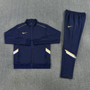 Nike 2026, Chándal Nike azul marino, Conjunto Nike hombre, Sudadera Nike azul, Pantalón Nike azul, Ropa Nike barata, Calidad 1.1 Nike, Regalo deporte hombre, Tienda Hincha Futbolero, Nike Navy Blue.