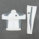 Chándal hombre blanco chaqueta y pantalón deportivo calidad 1.1 oficial, Chándal hombre, Conjunto deportivo blanco, Chándal Nike blanco, Ropa deportiva hombre, Calidad 1.1, Tienda Hincha Futbolero, Streetwear deportivo, Chándal entrenamiento, Chaqueta y pantalón blanco, Moda deportiva 2026.