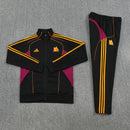 AS Roma 2025, Chándal Roma negro, Conjunto Roma hombre, Ropa Roma barata, Entrenamiento Roma 25/26, Calidad 1.1 Roma, Serie A Gear, Tienda Hincha Futbolero, Roma Black Kit.
