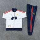 Chándal hombre AS Roma temporada 2025 2026 conjunto sudadera blanca y pantalón azul marino calidad 1.1 premium oficial.