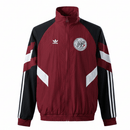 Ajax 2025, Chaqueta Ajax vinotinto, Casaca Ajax oficial, Ropa Ajax barata, Chaqueta fútbol bordó, Calidad 1.1 Ajax, Nueva colección 2026, Regalo fútbol hombre, Tienda Hincha Futbolero, Ámsterdam Style.