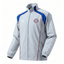 Chaqueta hombre FC Bayern Múnich temporada 2025 2026 gris sin capucha entrenamiento calidad 1.1 premium oficial bávaro. Bayern 2025, Chaqueta Bayern gris, Ropa Bayern barata, Entrenamiento Bayern 25/26, Calidad 1.1 Bayern, Bundesliga Gear, Tienda Hincha Futbolero, Bayern Munich Grey Jacket.